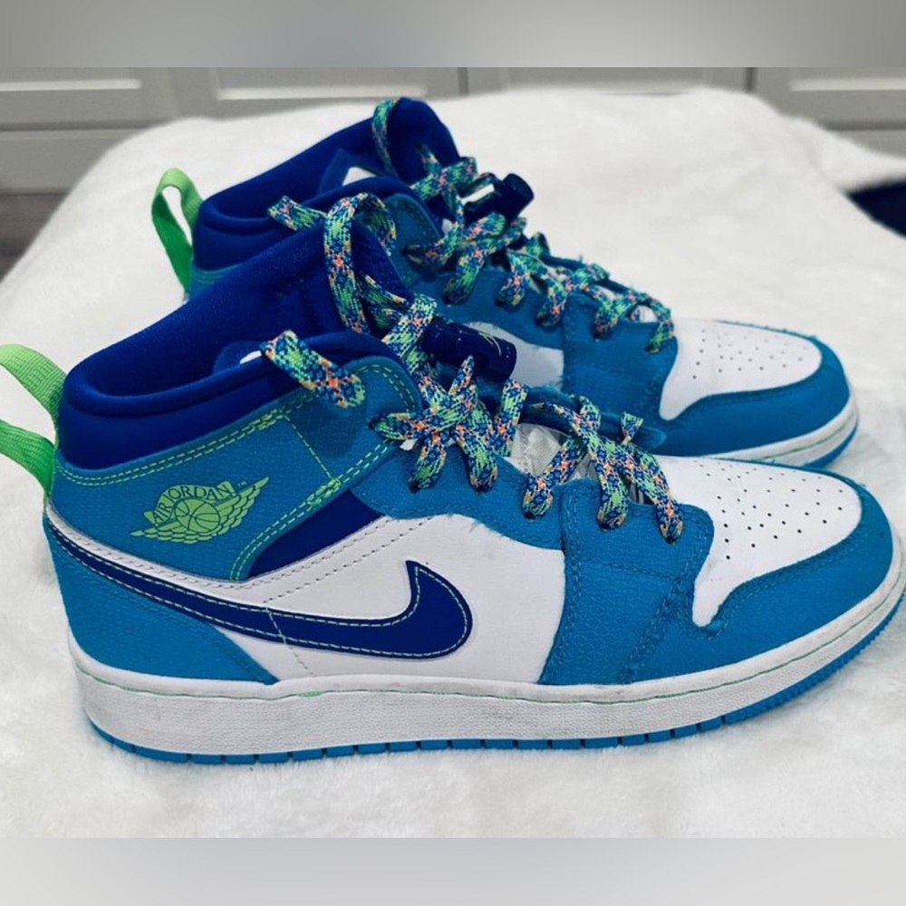 Jordan 1 Mid SE (GS) “Sprite - Size 5 - Perfect Condition